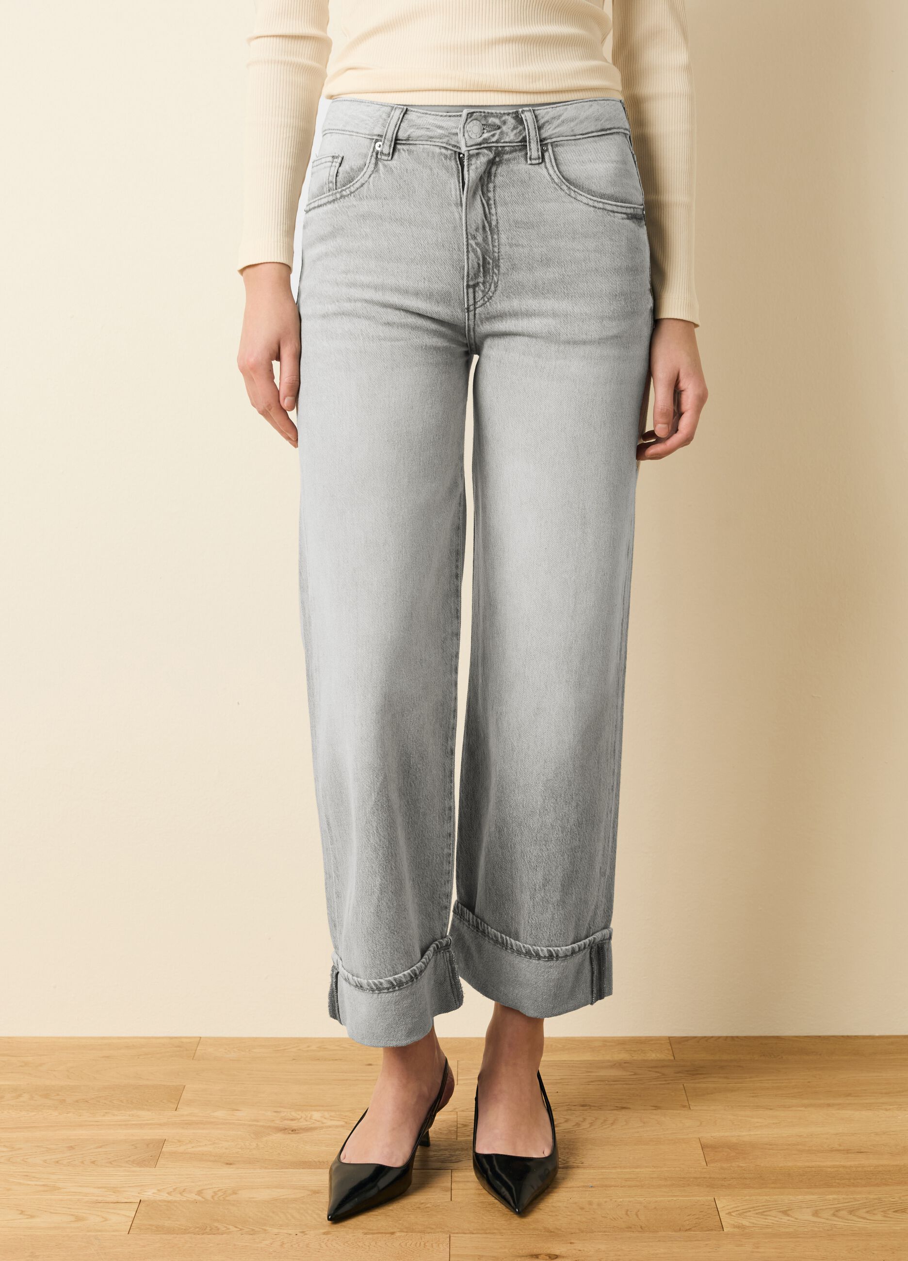 Wide-leg culotte jeans