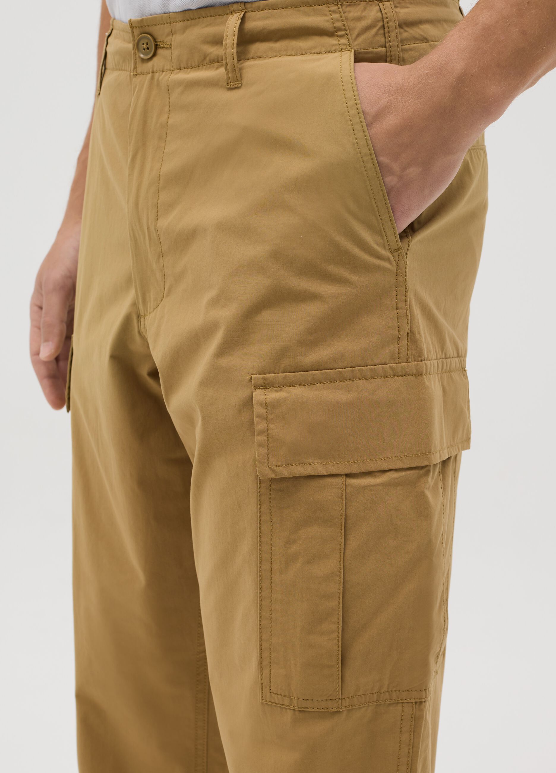 Beige cargo trousers in cotton