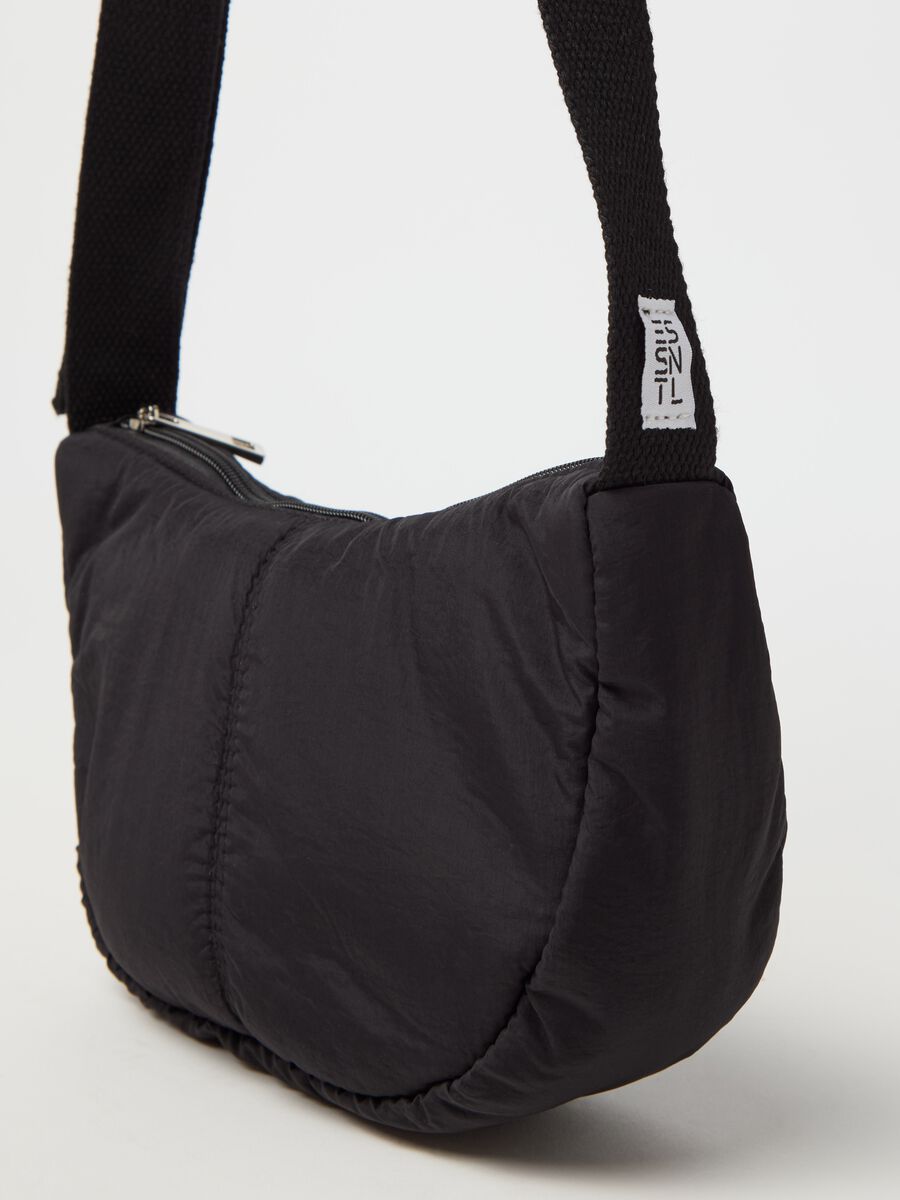 Essential small half-moon bag with shoulder strap_2