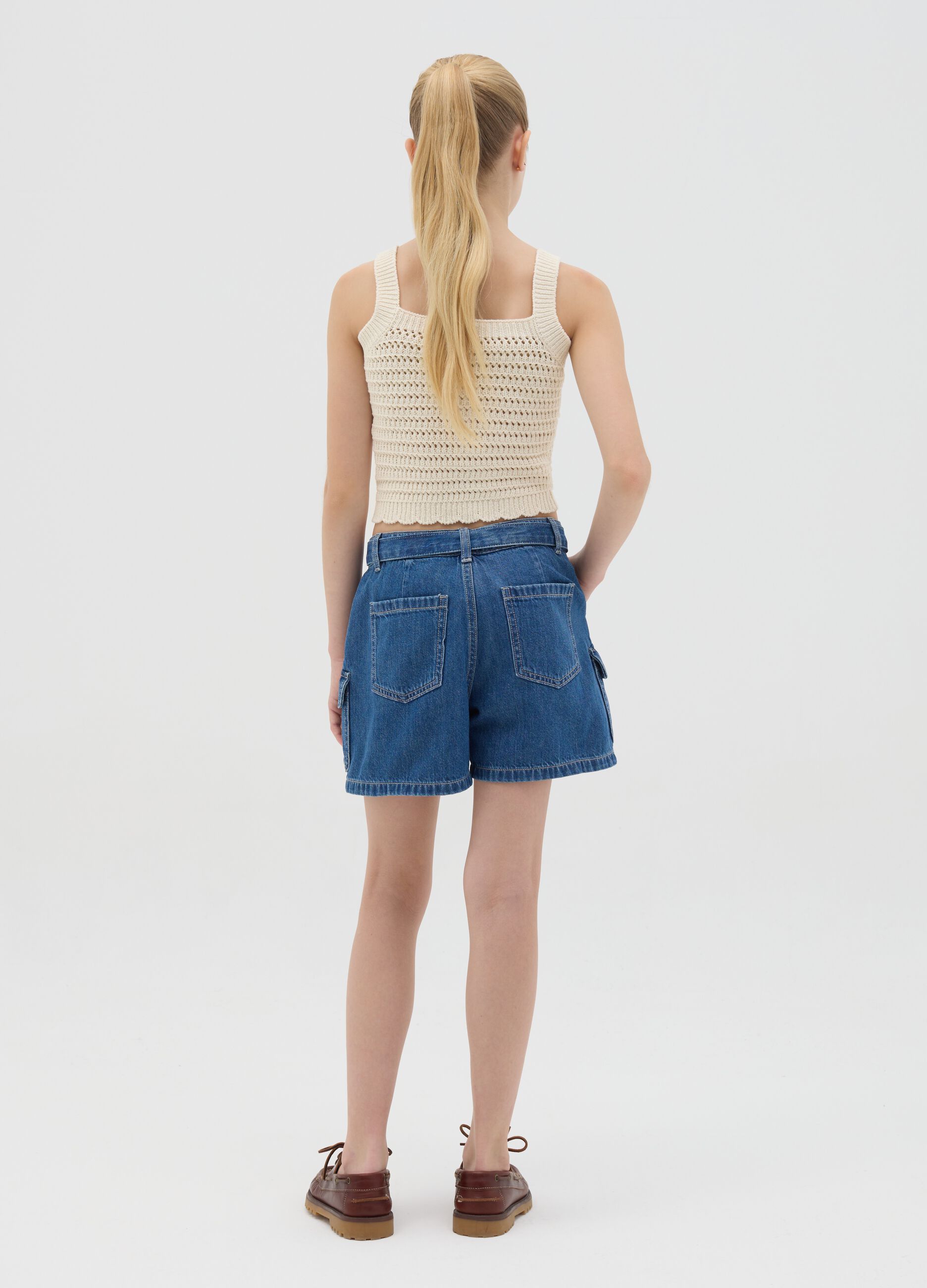 Blue cargo shorts in denim with pockets
