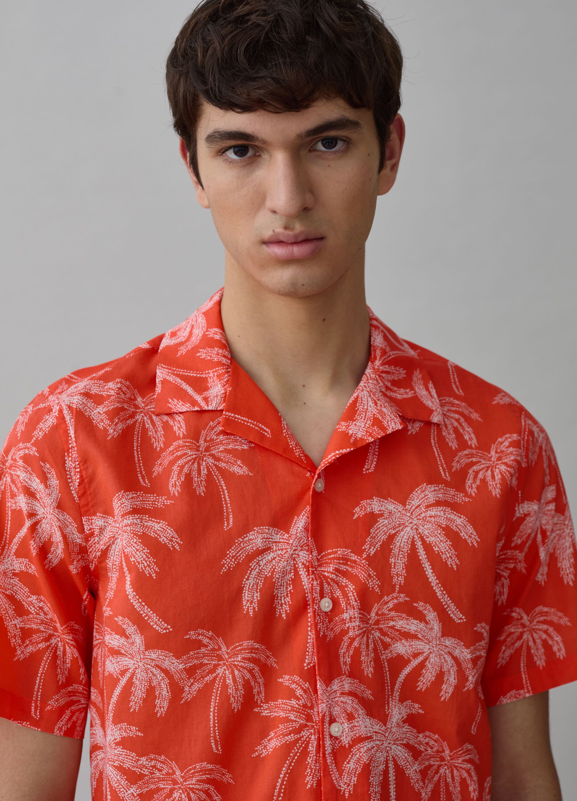 Short-sleeved shirt with palms print
