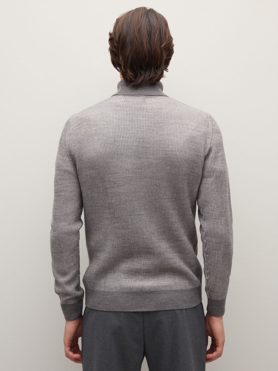 Grey ribbed turtleneck sweater_3