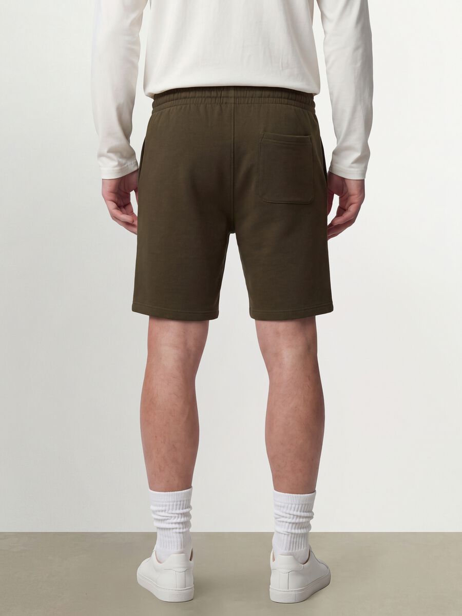 Shorts verdi in misto cotone con vita elasticizzata regular fit_3