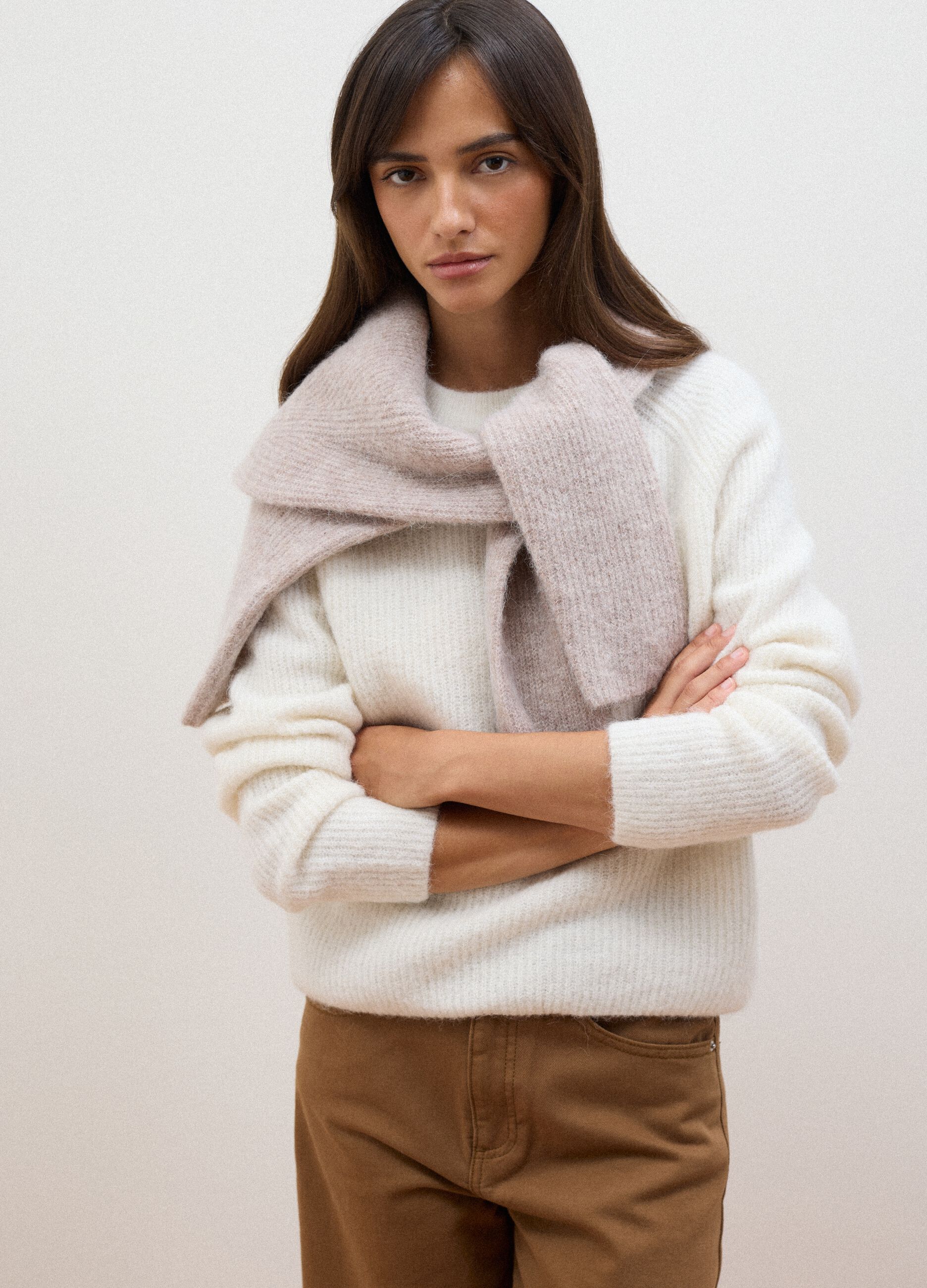 Maglia bianca in alpaca e lana elasticizzato girocollo