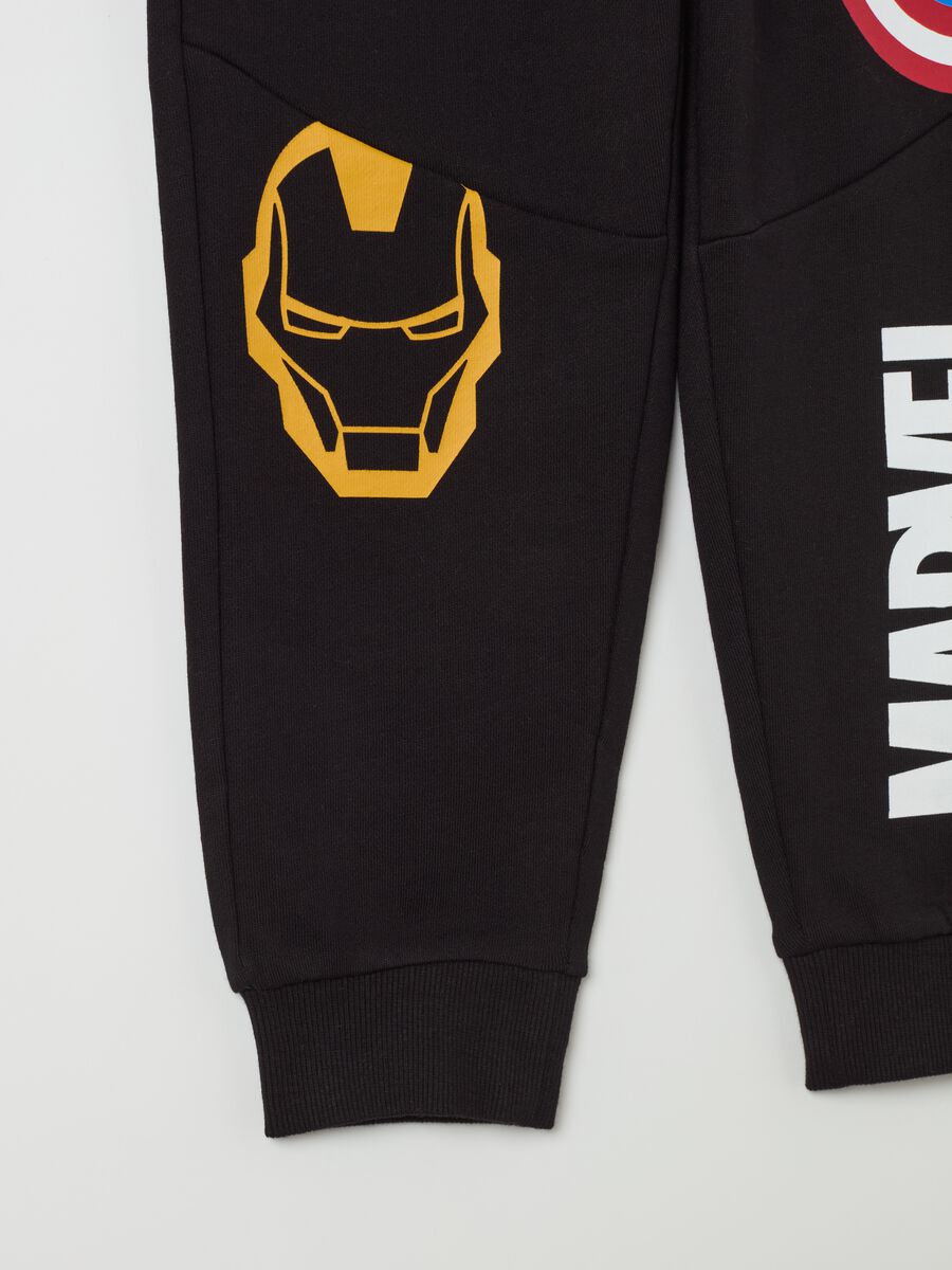 Fleece joggers with Avengers print_3
