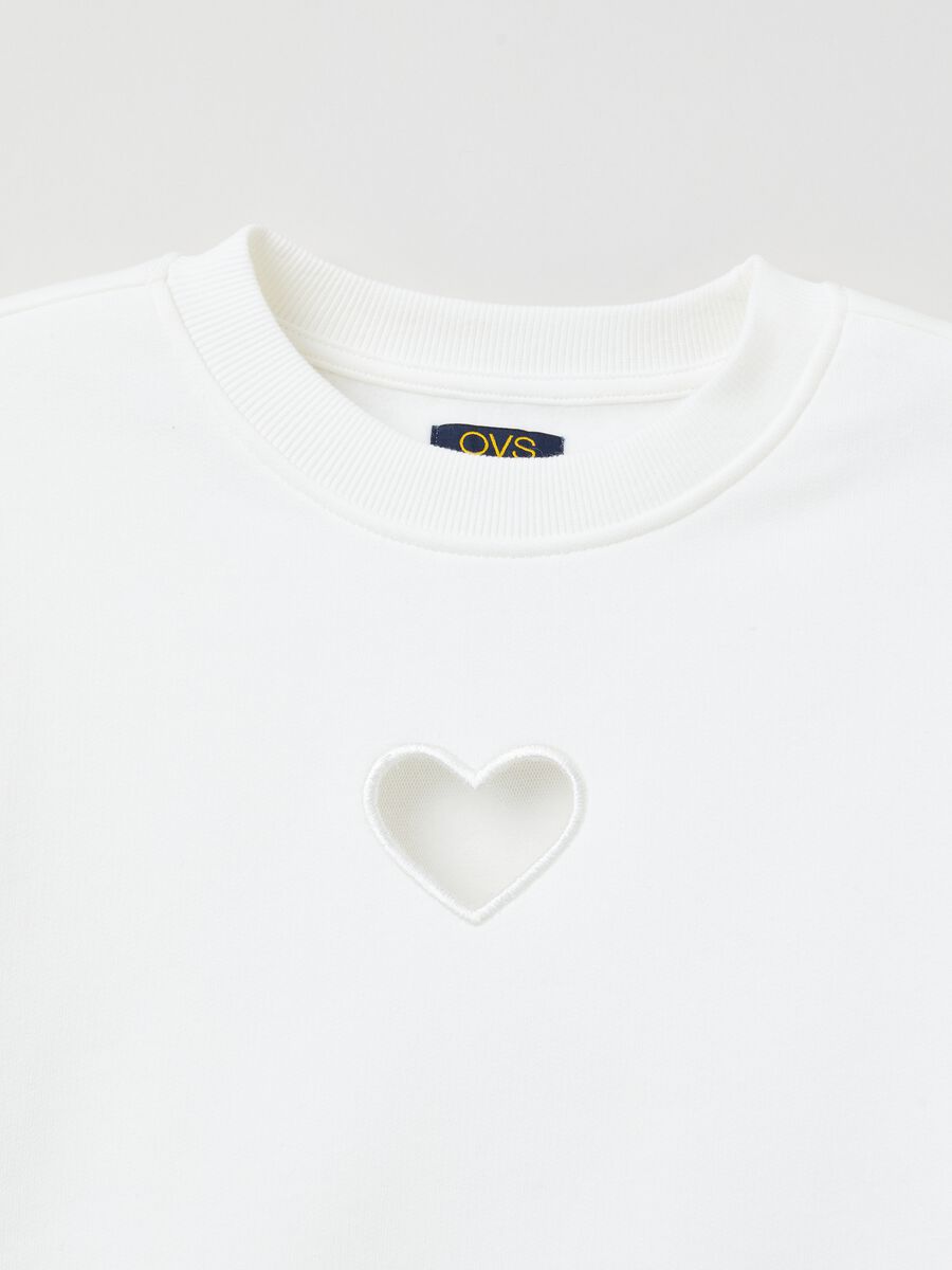 Felpa cropped con ricamo cuore_2