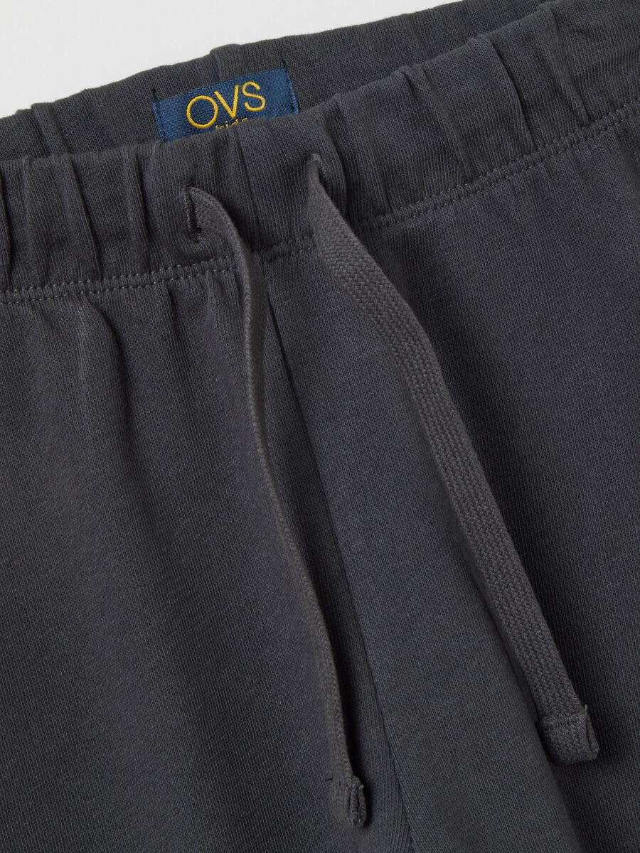 Pantaloni jogger grigi in tessuto felpato_2