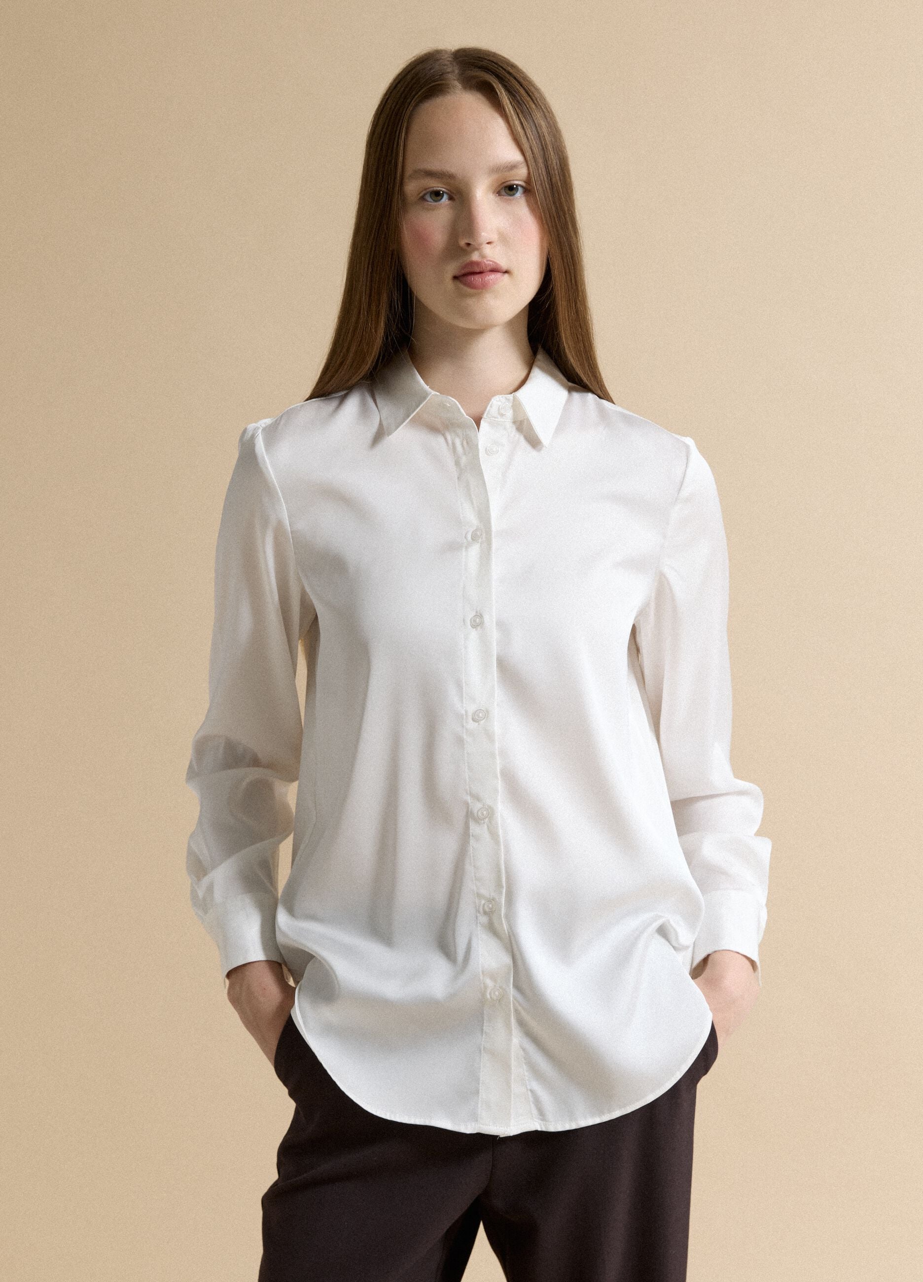White stretch-fabric shirt with classic collar, regular fit