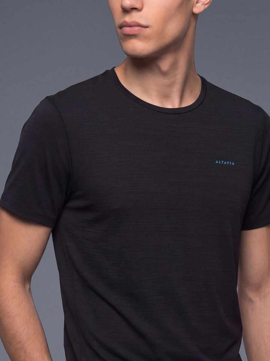 ALTAVIA black breathable technical slim-fit T-shirt_2
