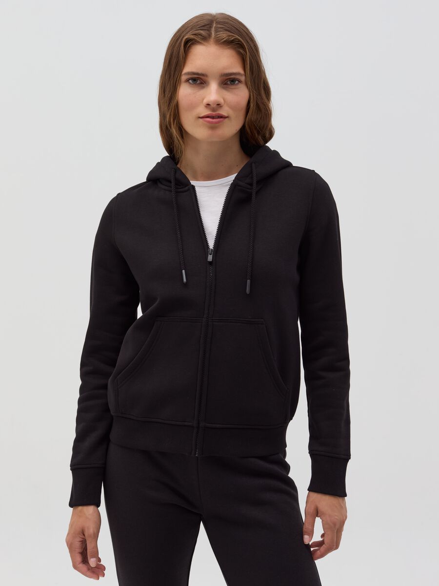 Essential sweatshirt with hood_0