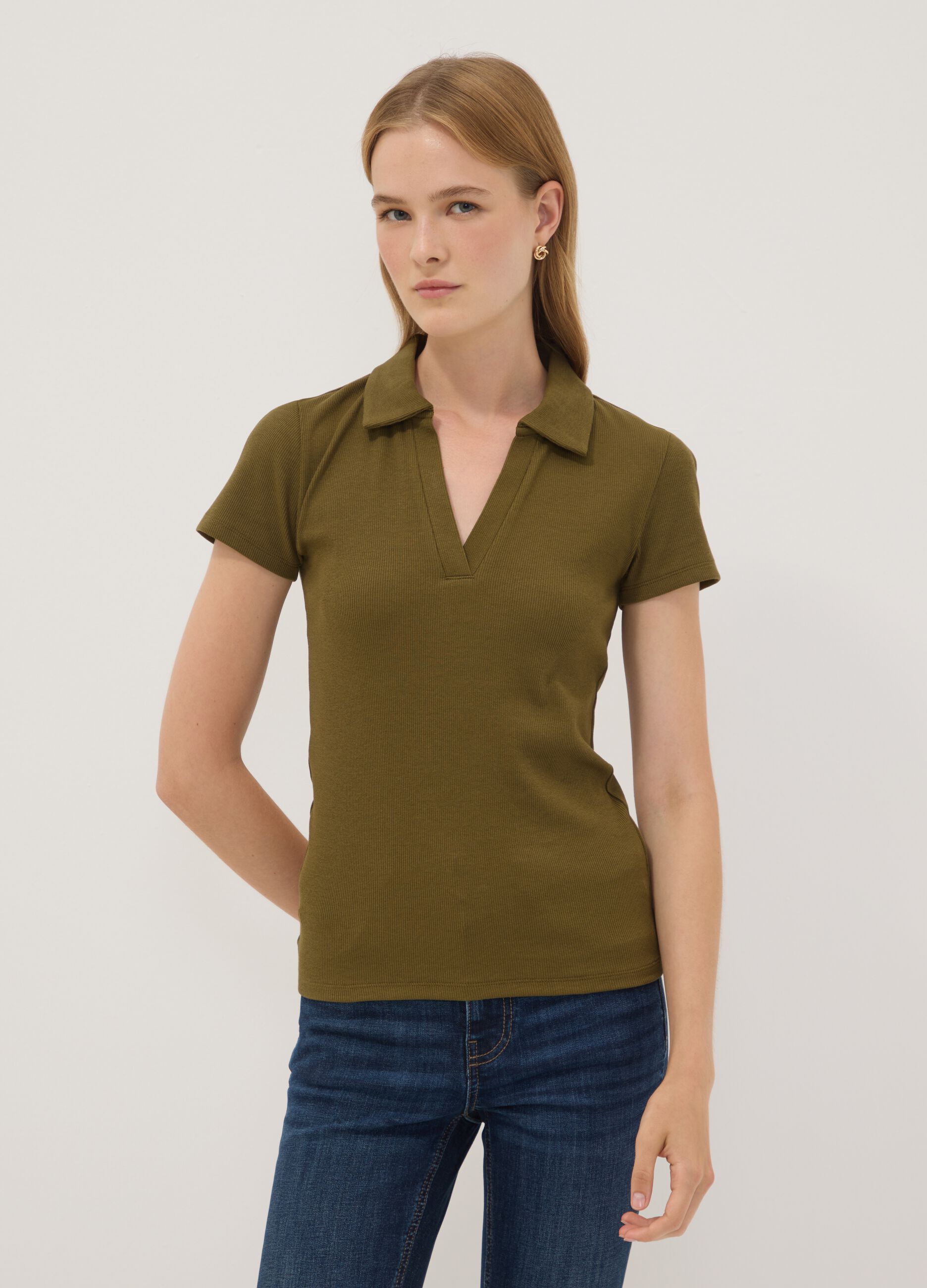 Green stretch cotton V-neck polo shirt with open neckline, regular fit