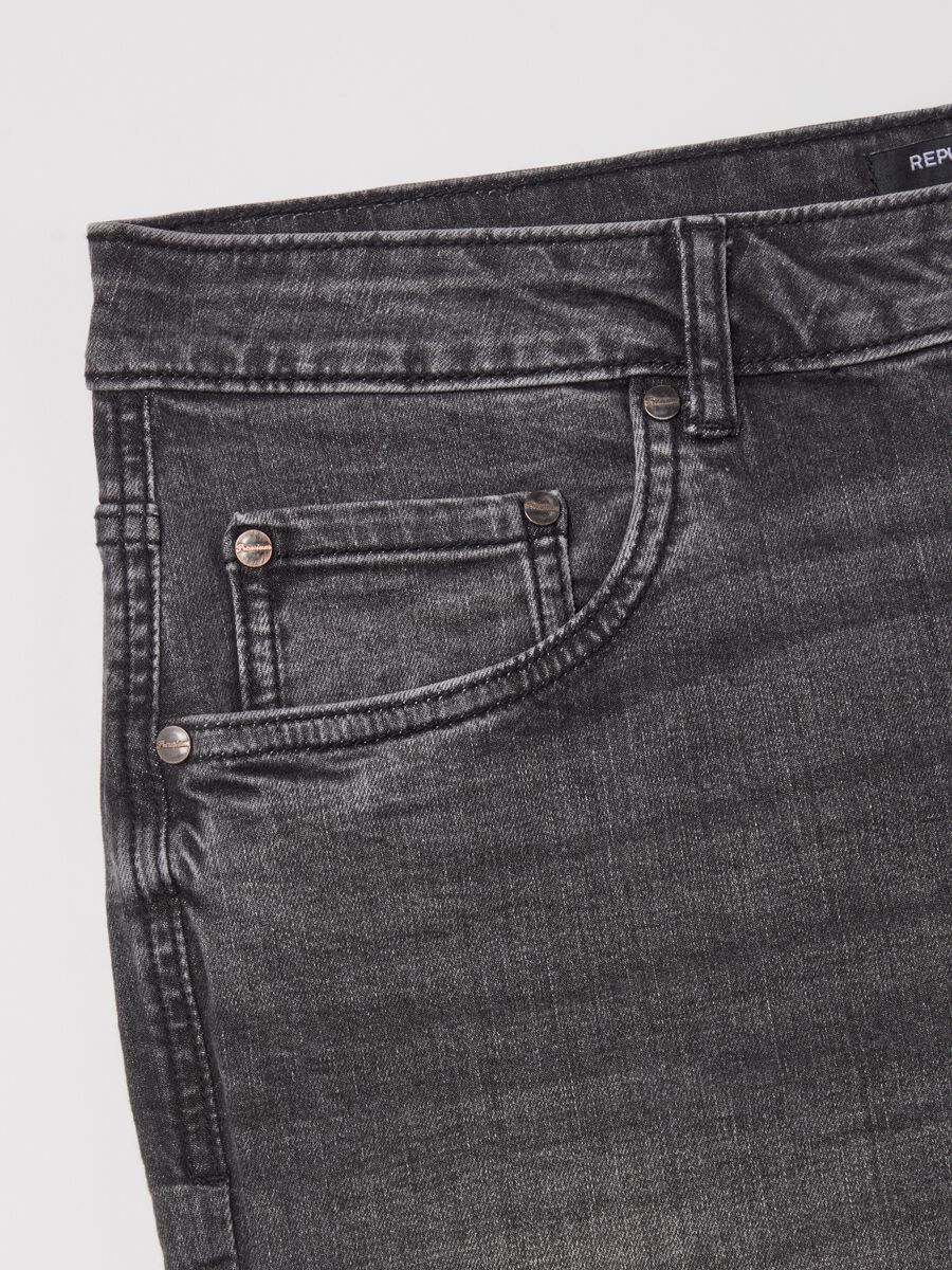 Slim-fit jeans with five pockets_5
