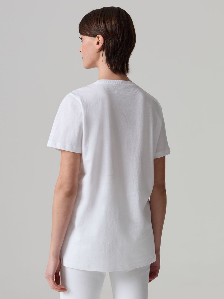 T-shirt in cotone bio con stampa floreale_2