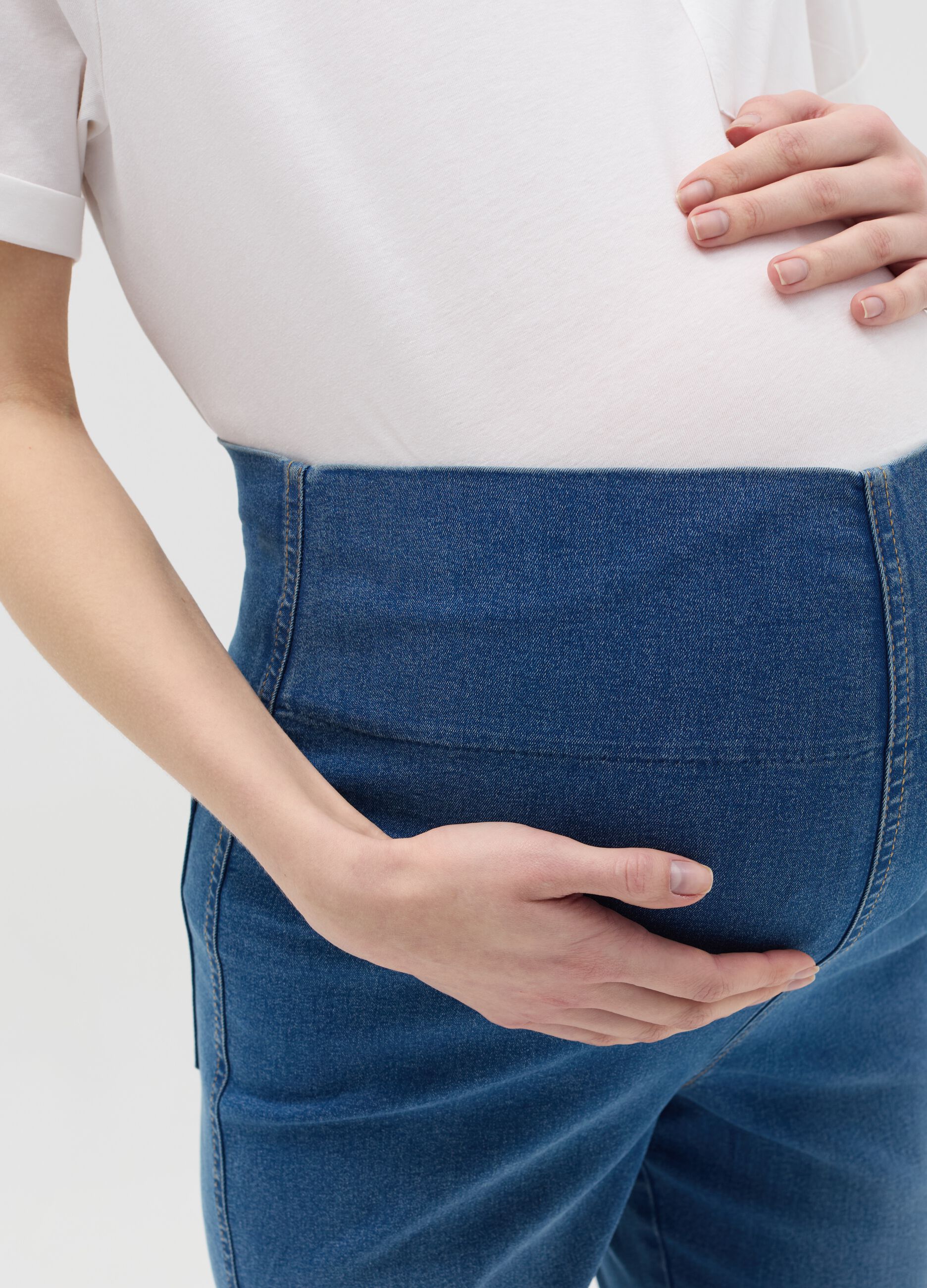 Cropped maternity treggings in denim