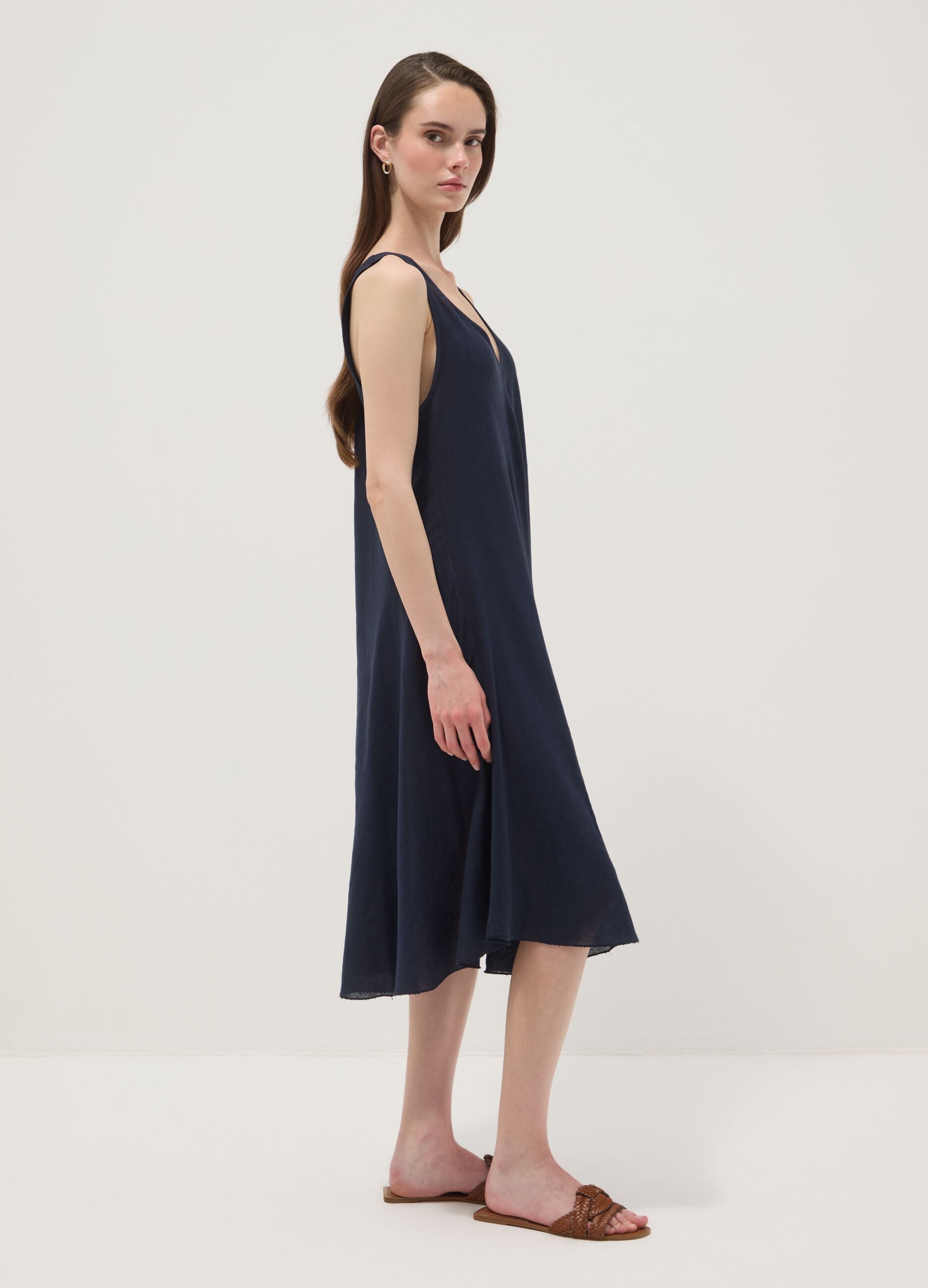 Blue linen-viscose blend midi dress with V-neck and regular fit