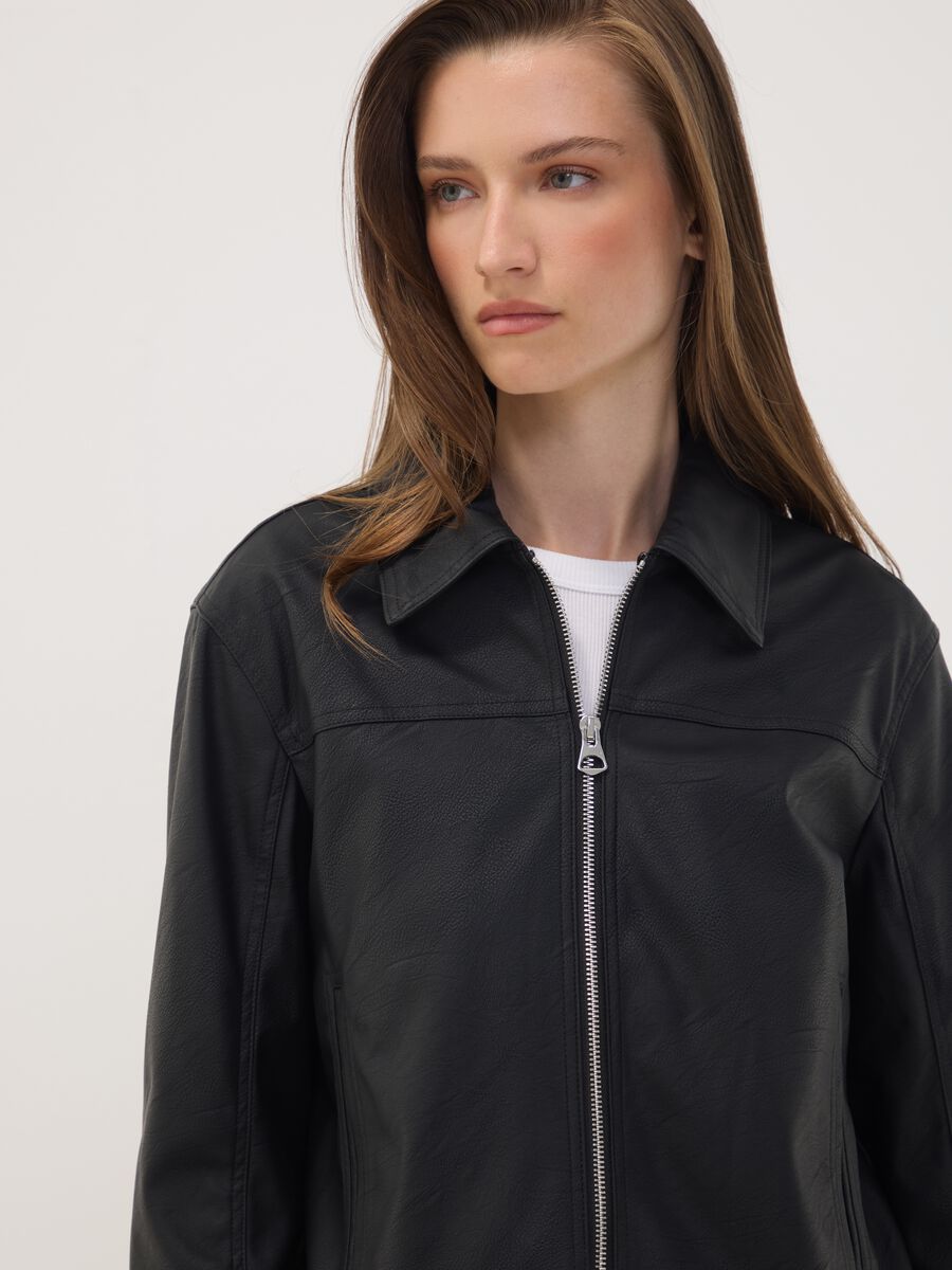 Black zip-up jacket with slim-fit collar_1