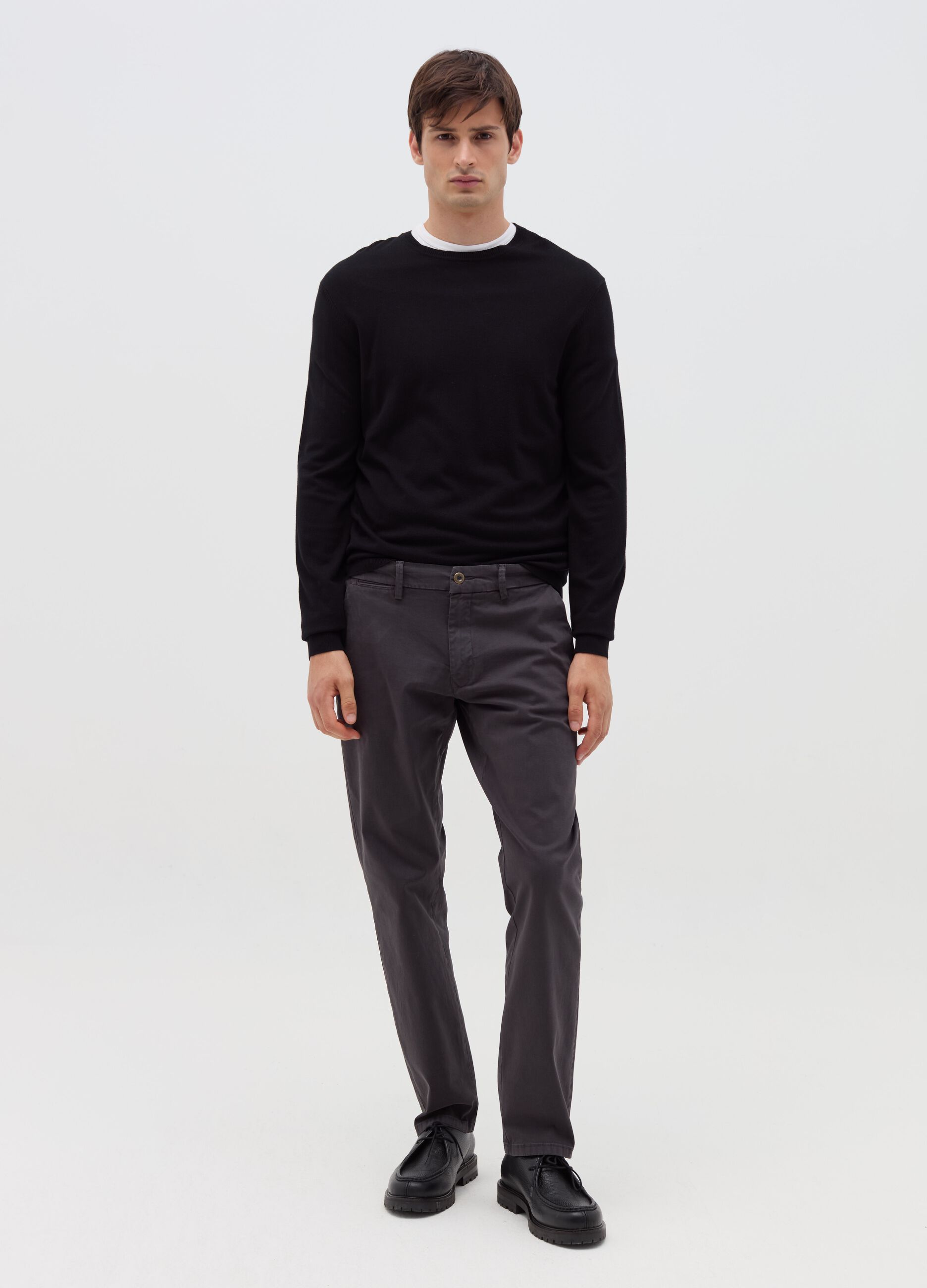 Regular-fit chino trousers in stretch cotton