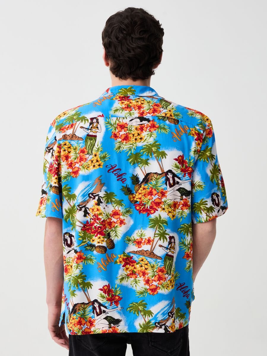 Short-sleeved shirt with Hawaiian print_2