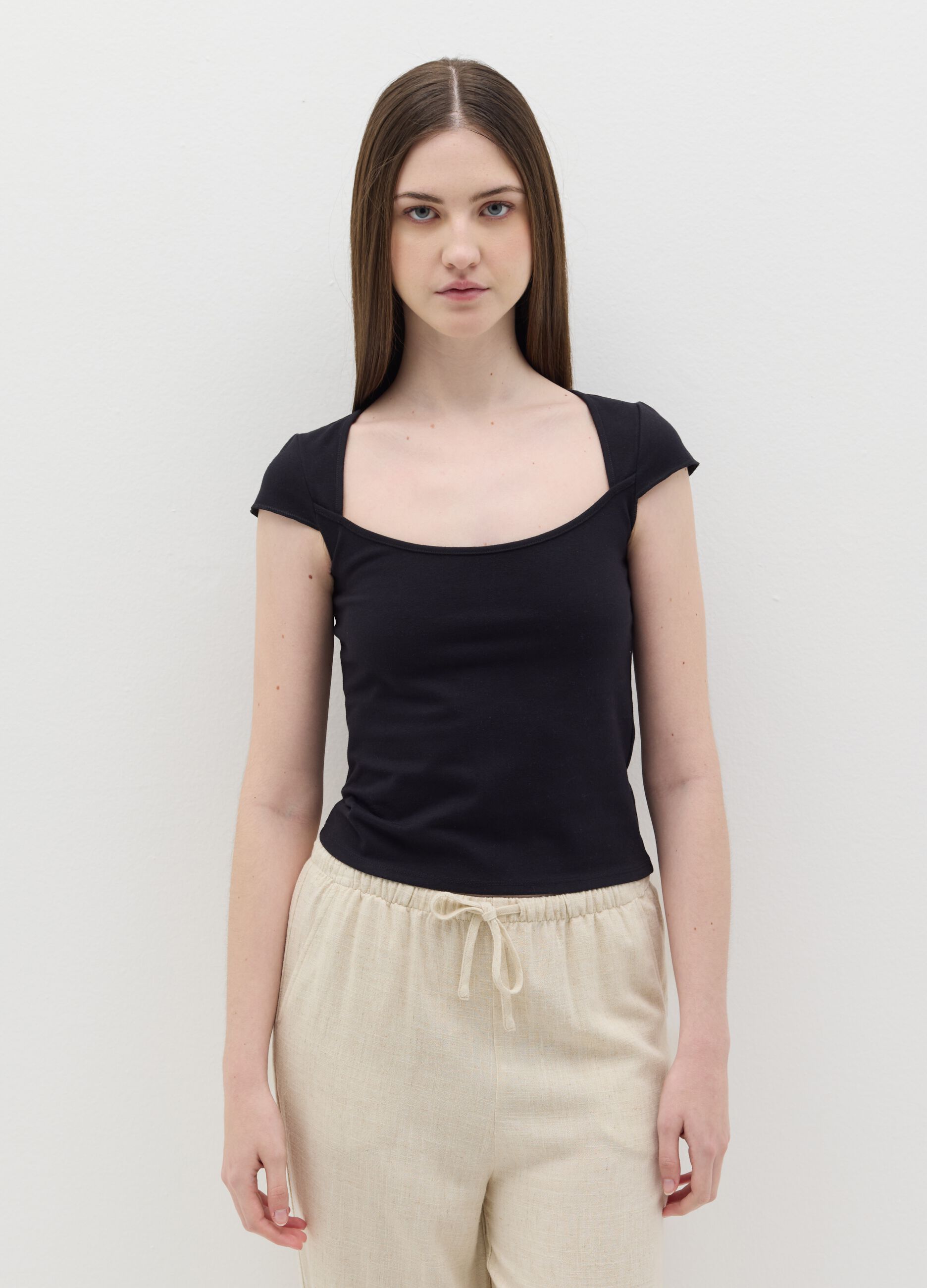 Women’s fitted black T-shirt in stretch cotton with square neckline