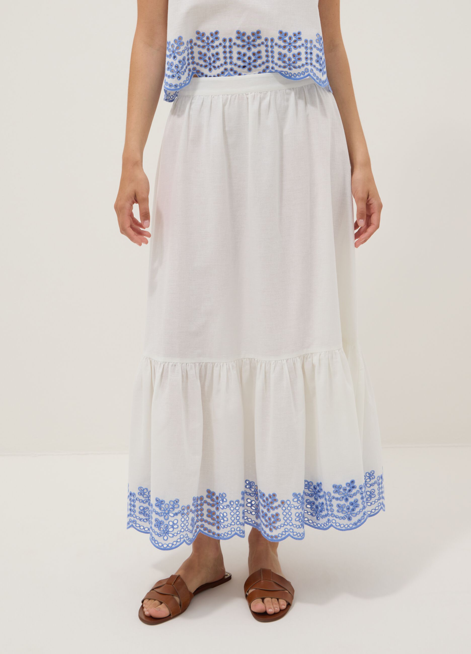 White cotton-linen blend skirt with embroidery