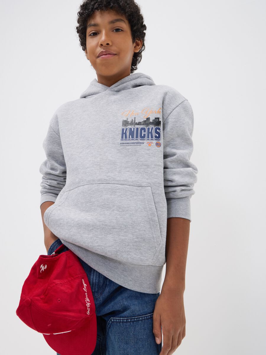Felpa grigia con cappuccio in misto cotone con stampa New York Knicks_0