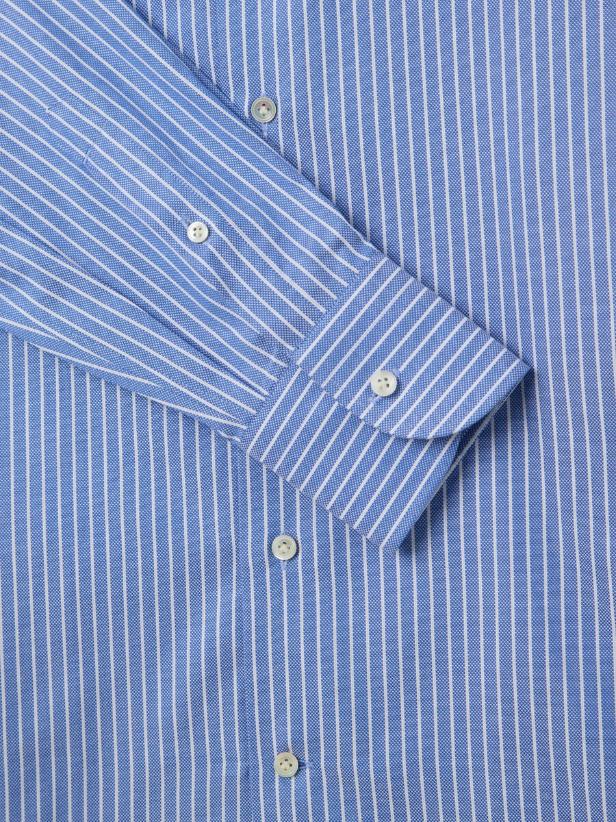 Men’s light blue slim-fit shirt in 100% cotton with cutaway collar_1