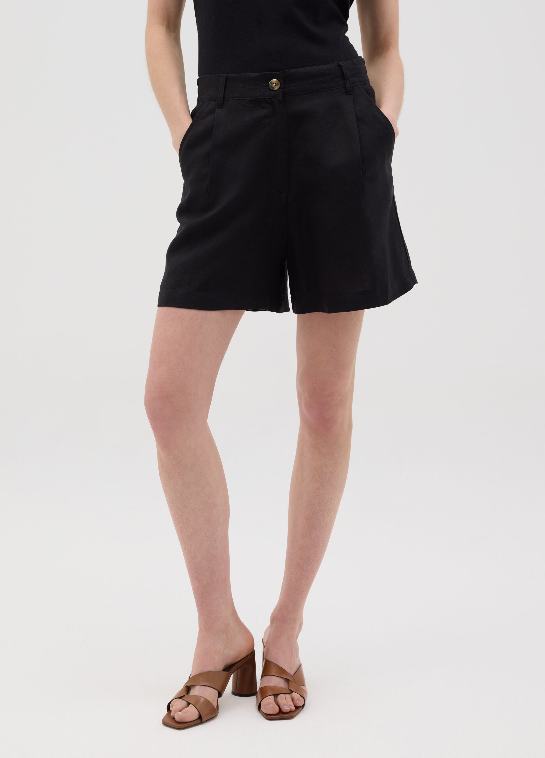 Shorts da donna in lino e viscosa neri regular fit