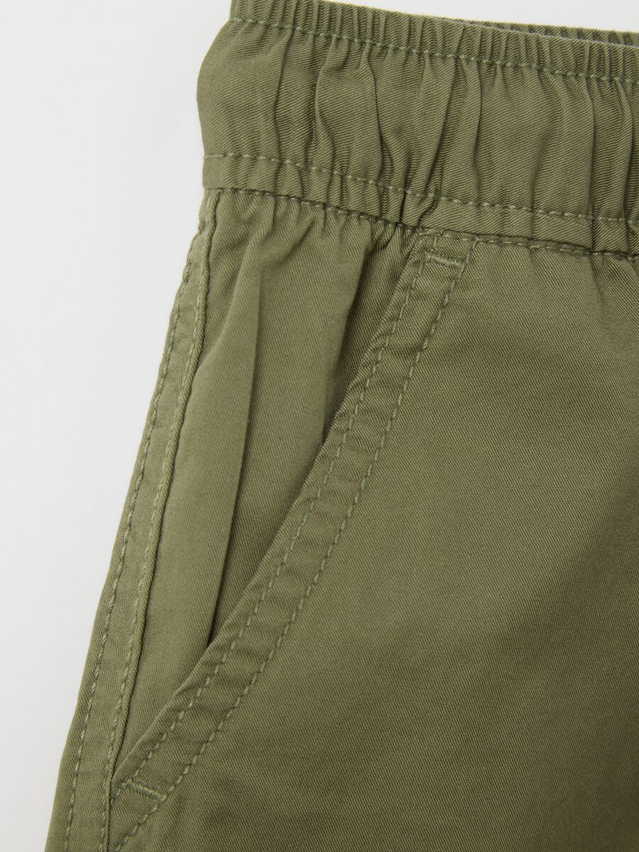 Green cargo shorts with drawstring_3