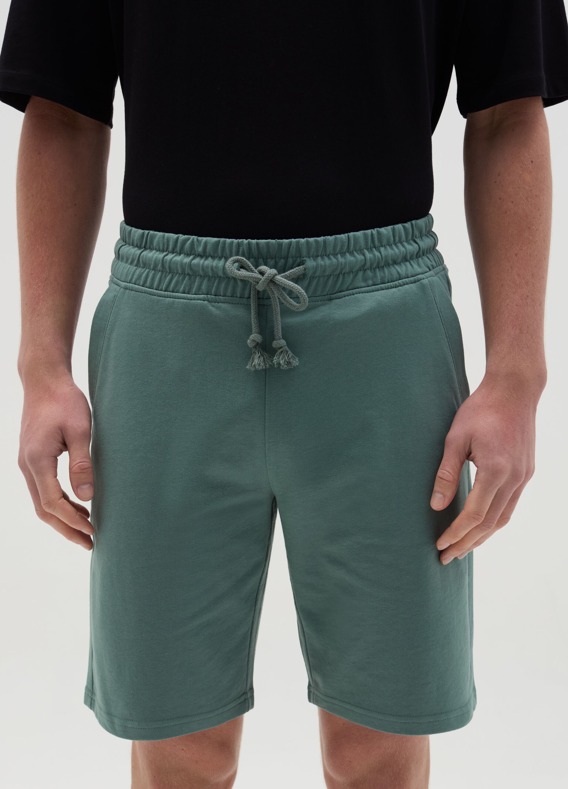 Bermuda joggers in fleece with drawstring