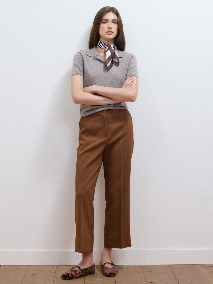 Maglia grigia in pura lana con colletto polo regular fit_2
