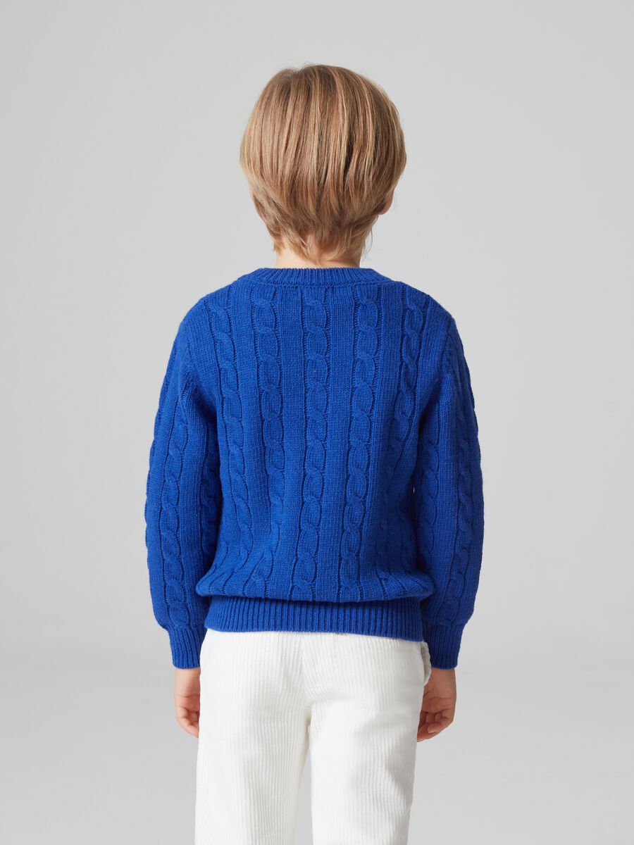 Pullover con lavorazione a trecce_2