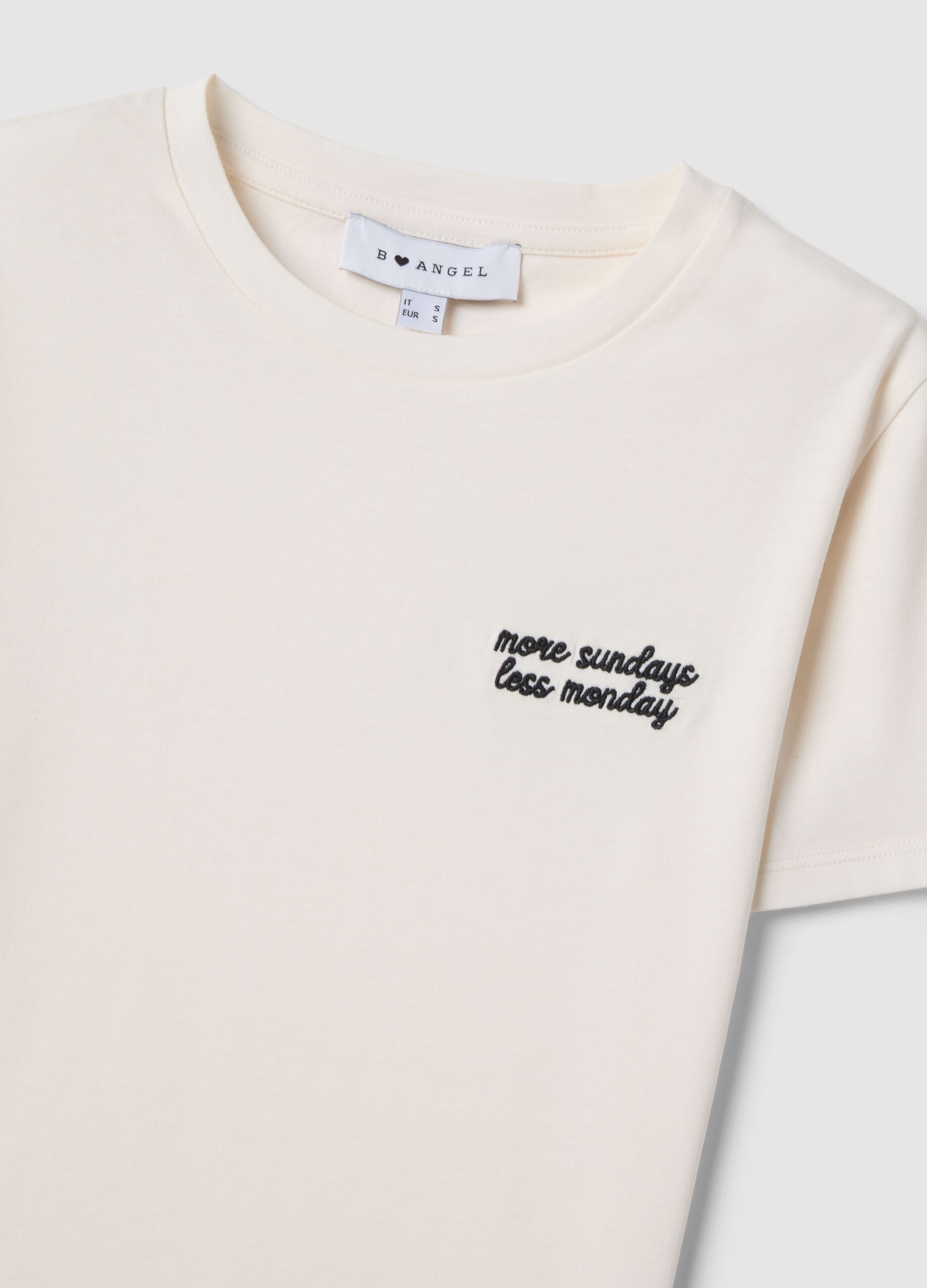 Slim fit white pure cotton T-shirt with writing