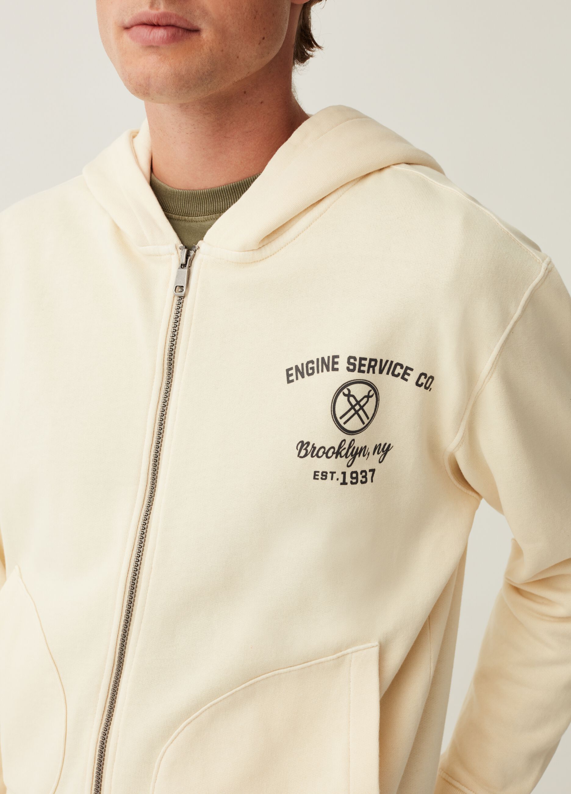 Full-zip con cappuccio e stampa_3