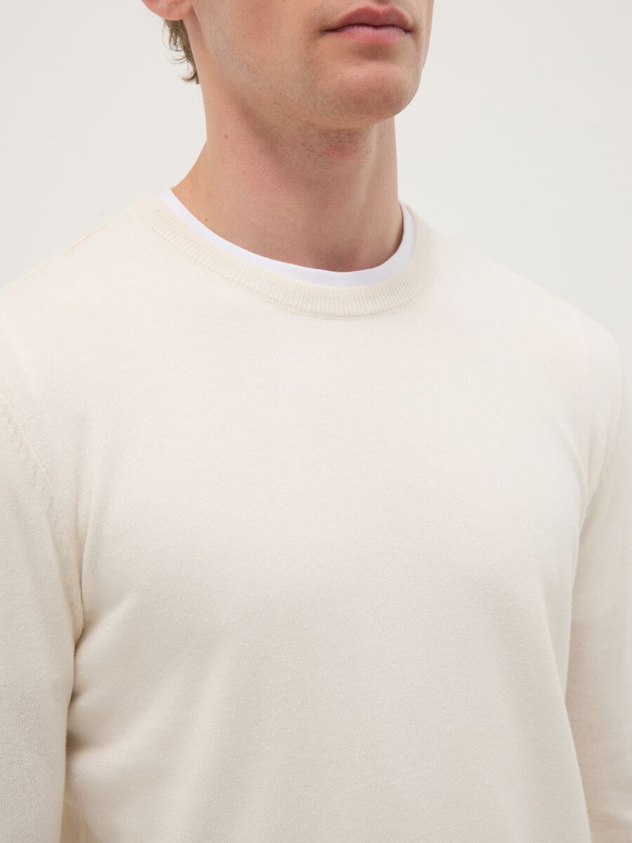 Beige crew-neck cotton blend pullover regular fit_3