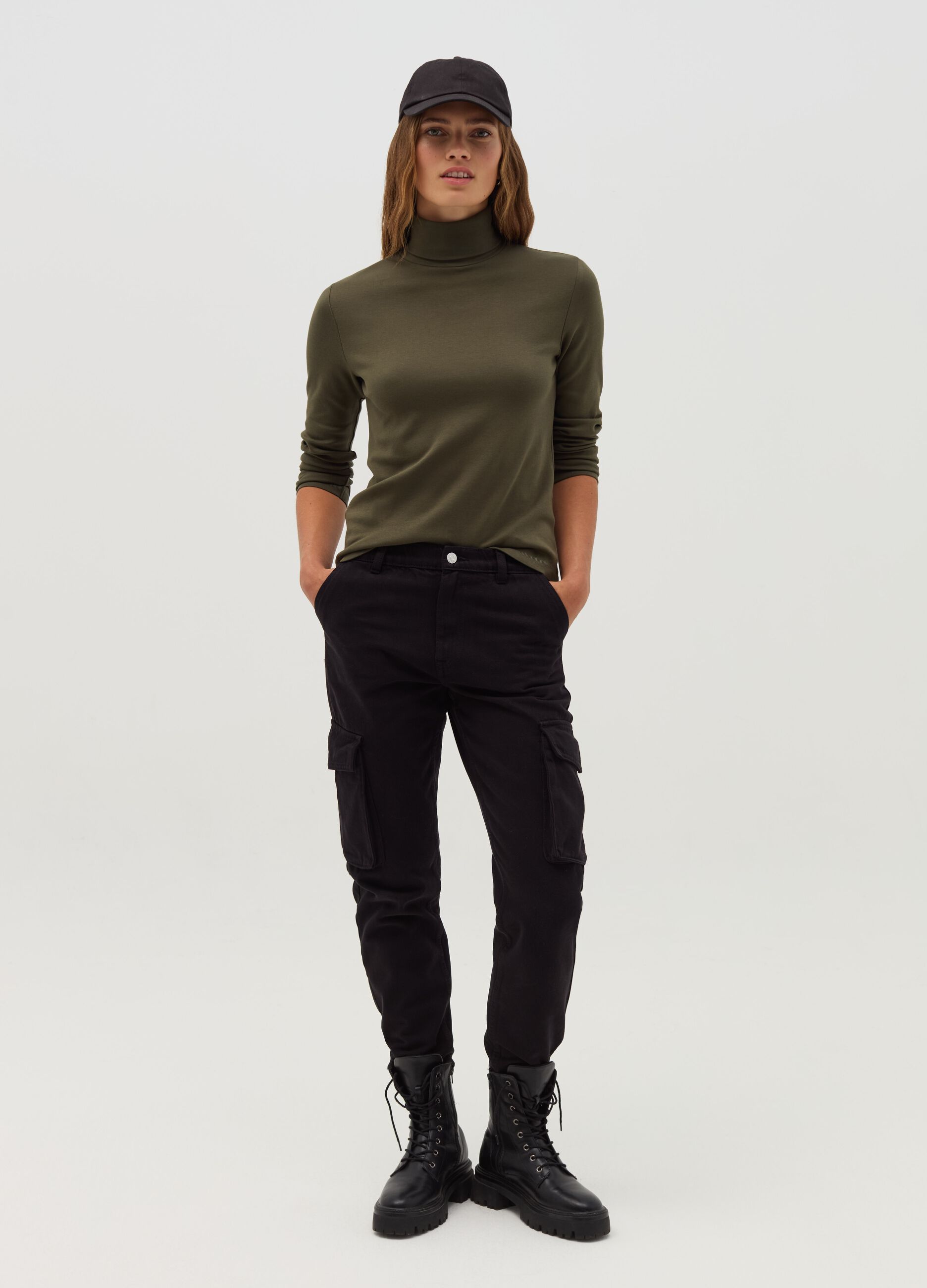 T-shirt with high neck and long sleeves