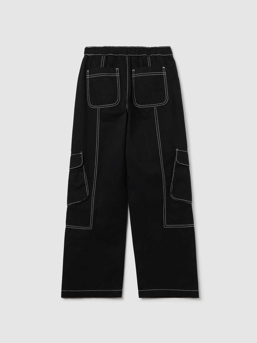 Cargo trousers with contrasting stitching_4