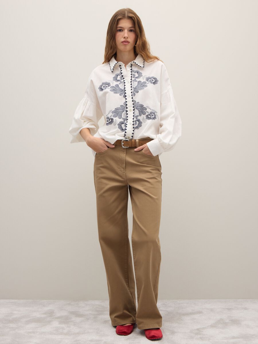 White oversized cotton and linen shirt with embroidery_2