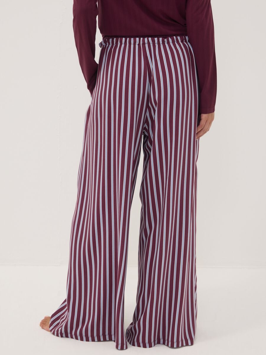 Pantaloni pigiama viola in pura viscosa a righe_3