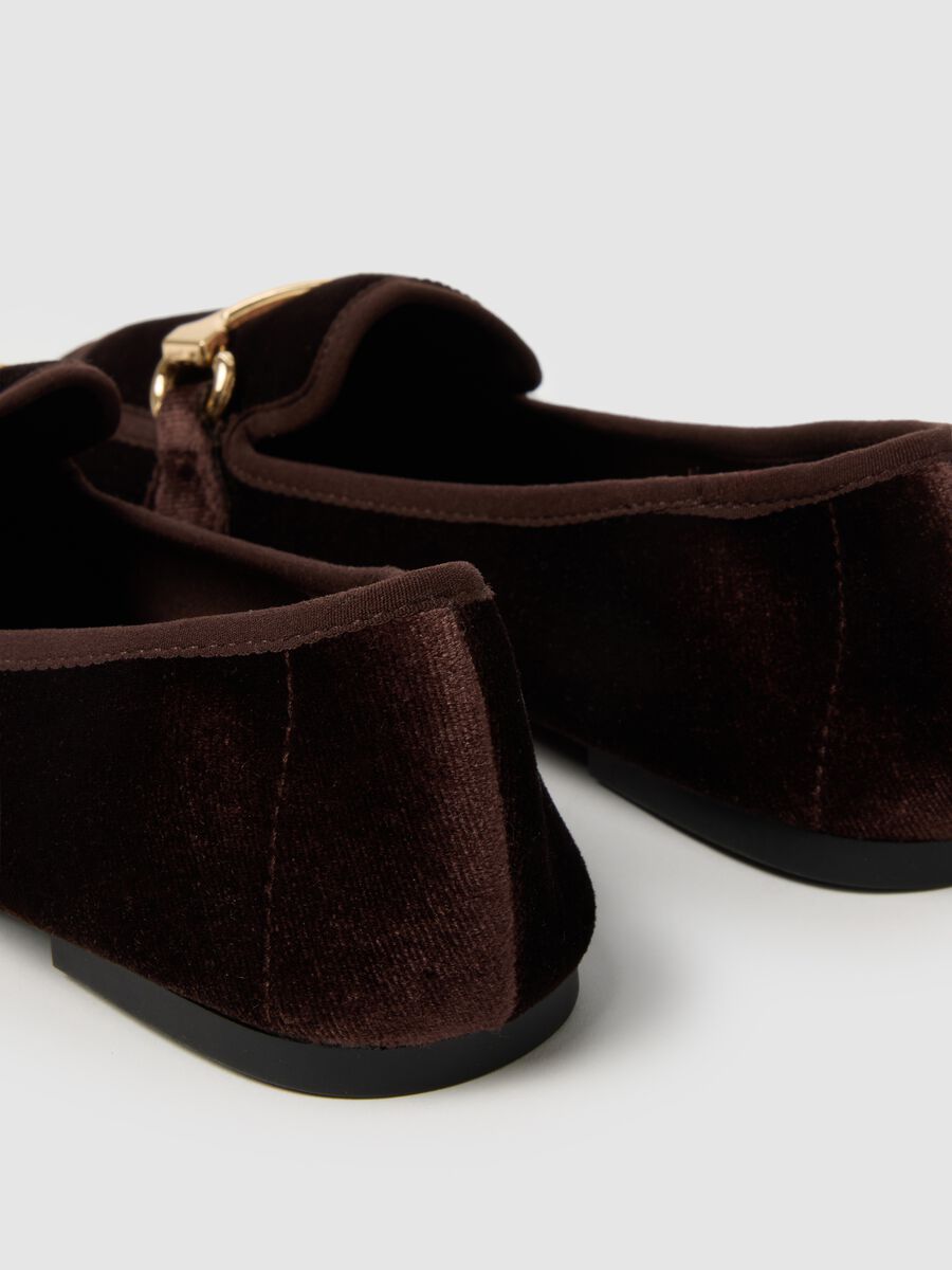 Brown shoes with gold detail_2
