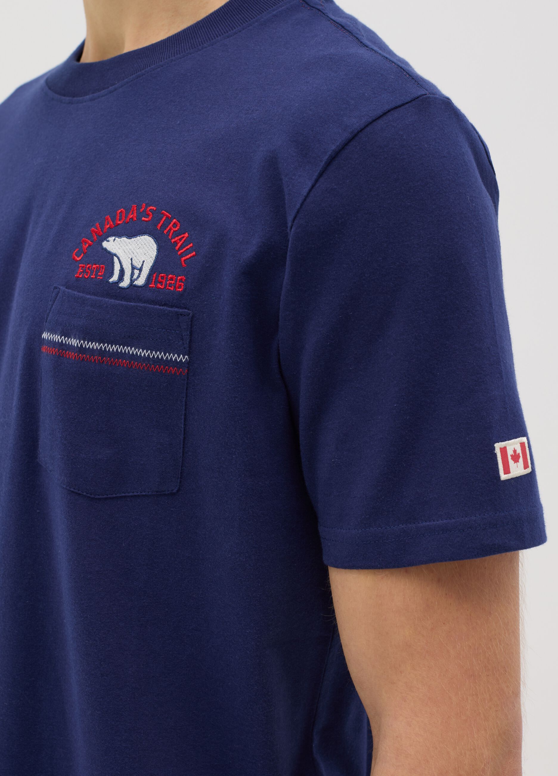 Canada's Trail blue T-shirt with pocket and embroidery