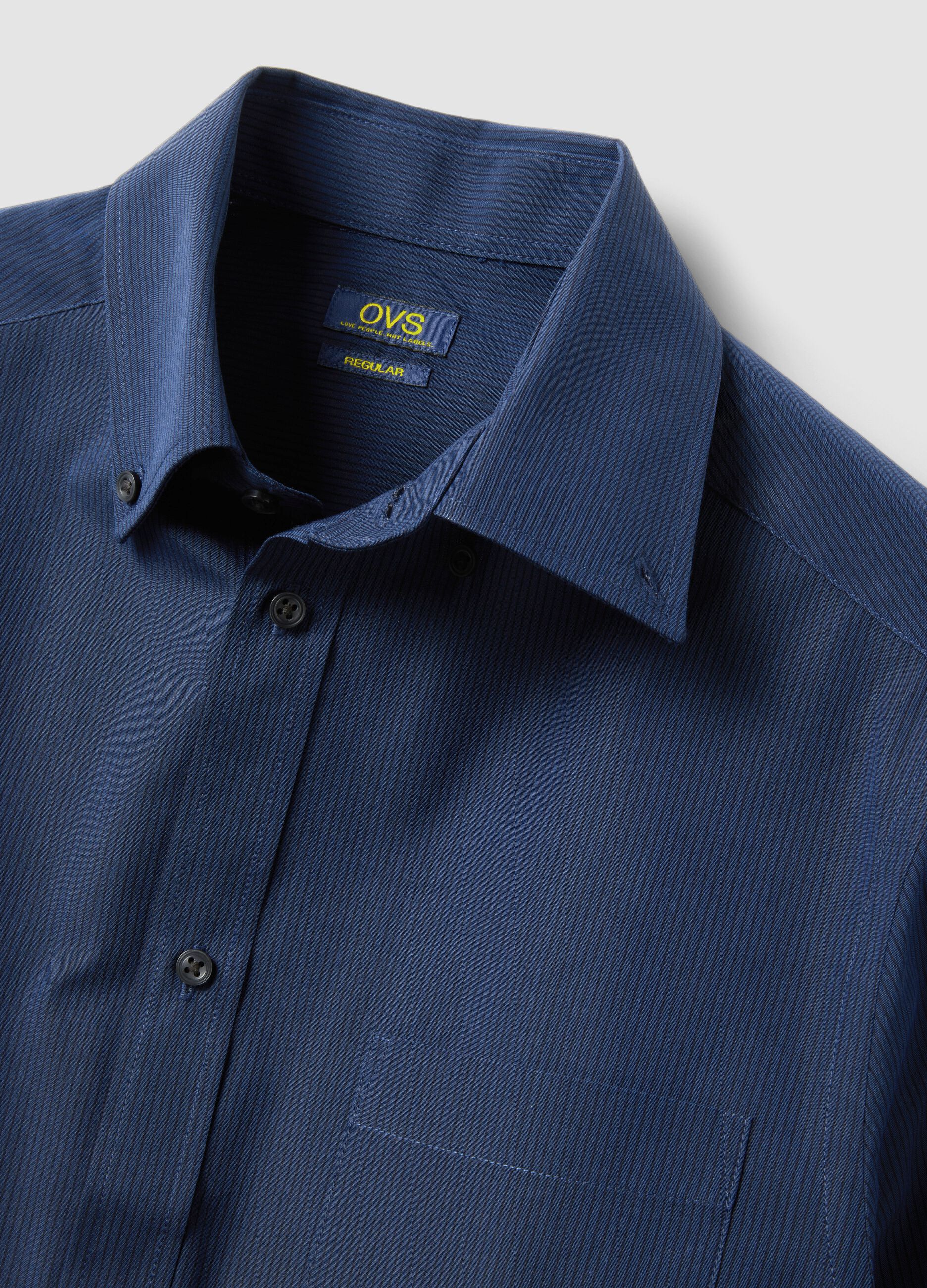 Blue short-sleeved shirt with button-down collar