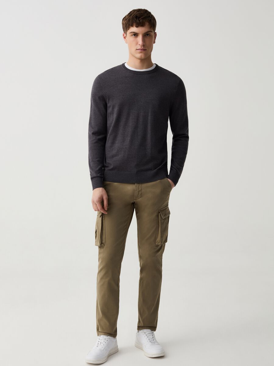 Slim-fit cargo trousers in stretch twill_0