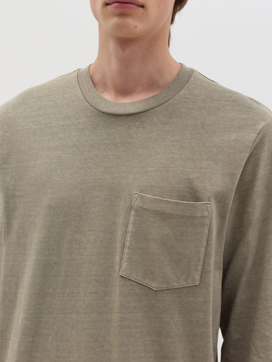 Cotton T-shirt with pocket and long sleeves_2