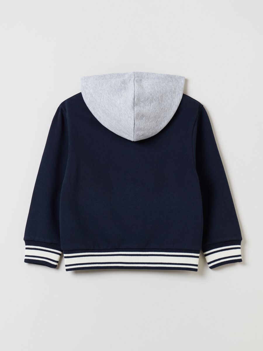 Felpa con cappuccio e patch boucle _1