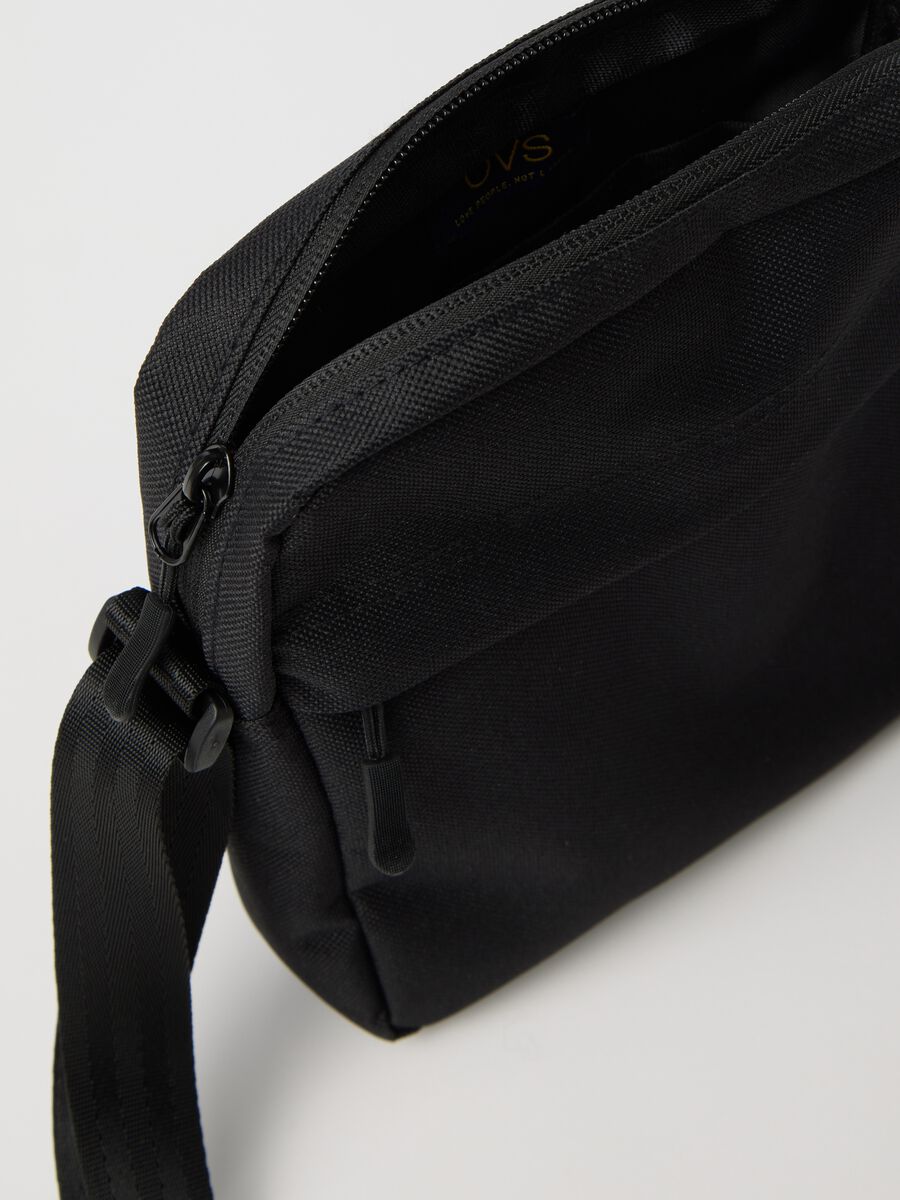 Bag with shoulder strap_2