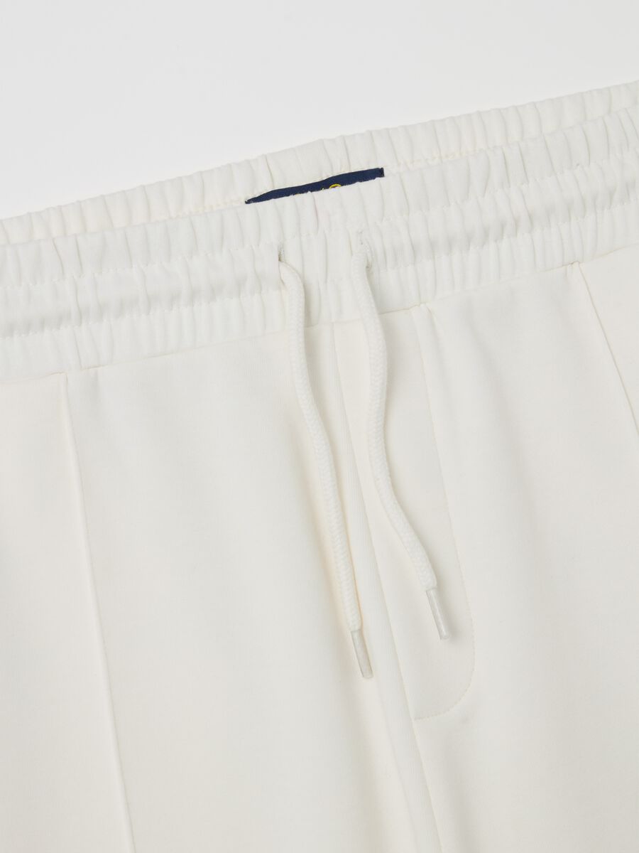 White Bermuda joggers in fleece_5