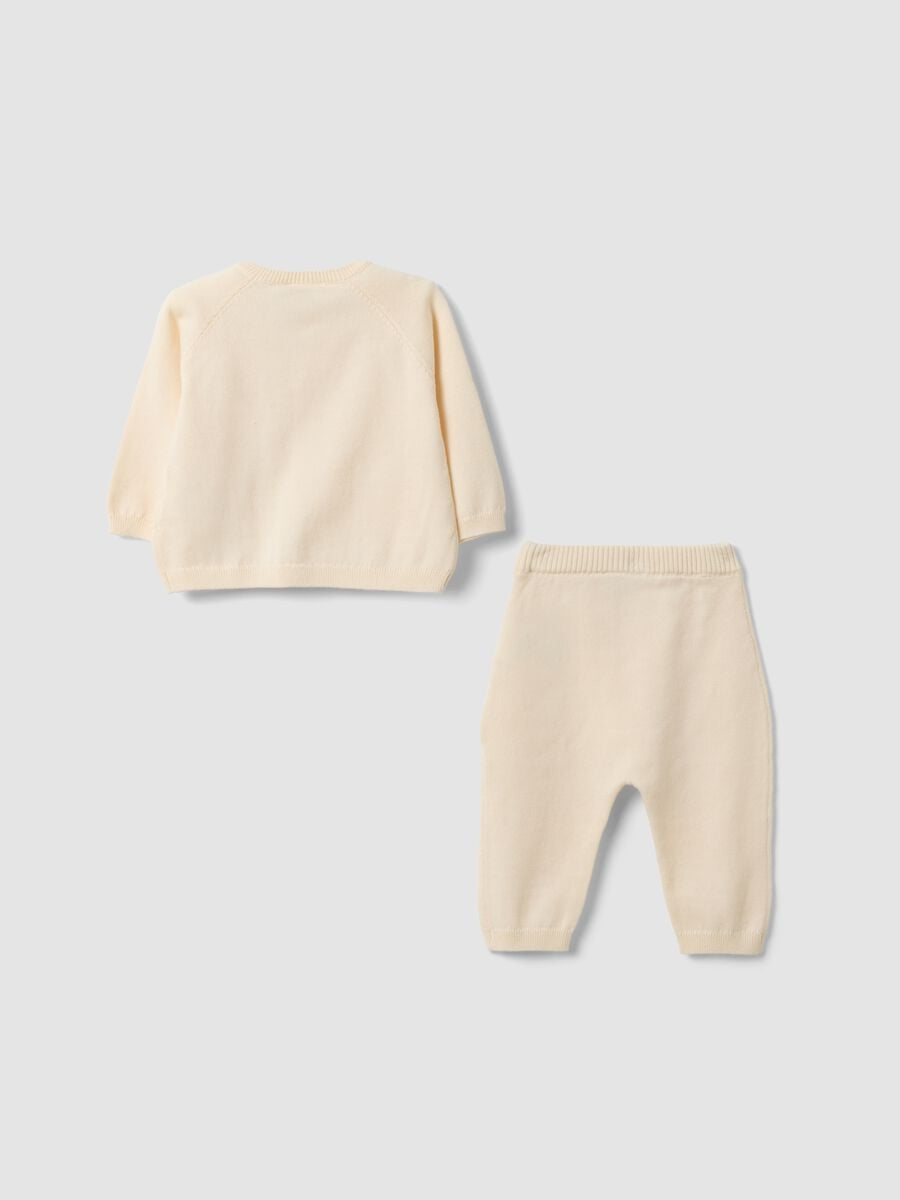 Completo beige in puro cotone organico con cardigan e pantaloni in maglia_1