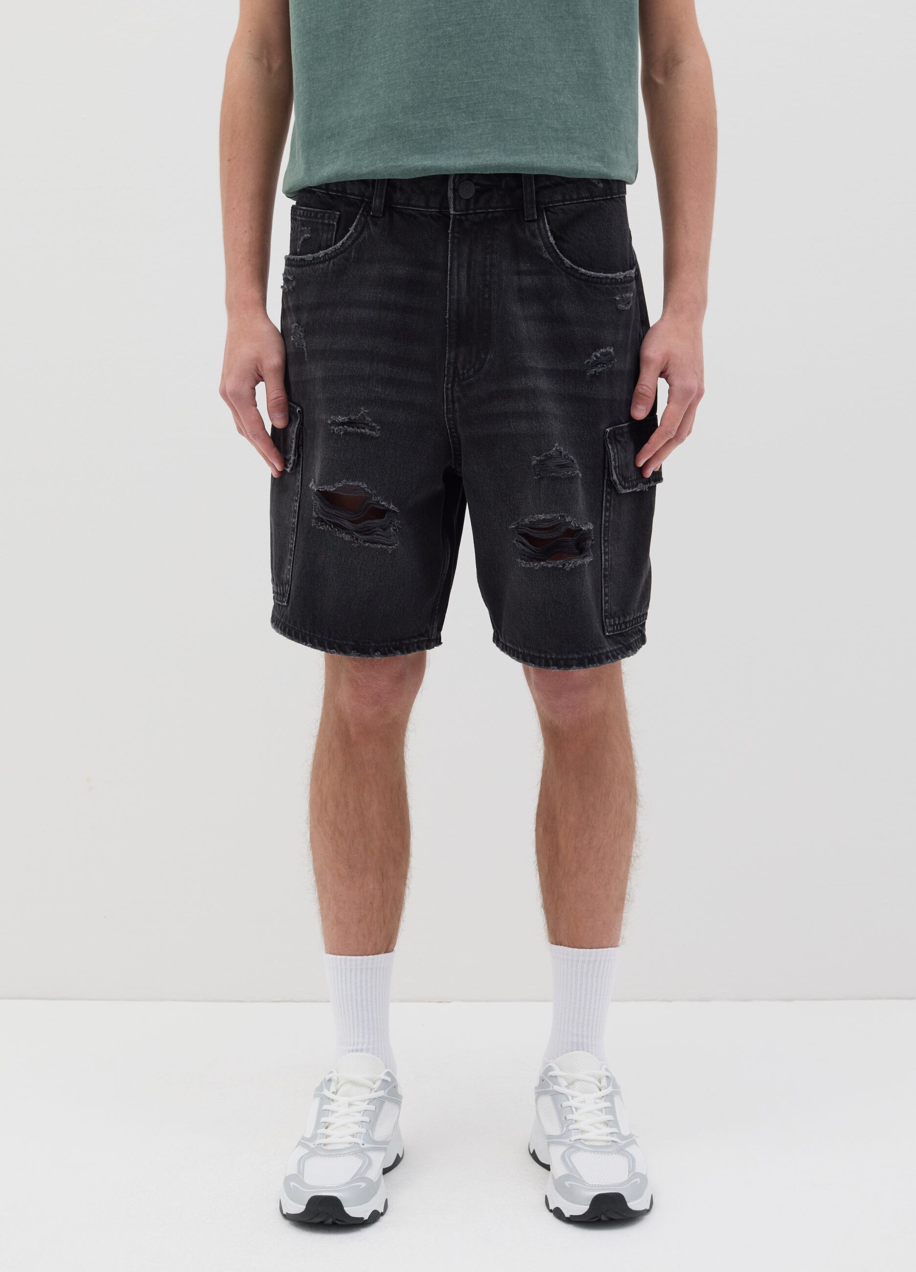 Cargo Bermuda shorts in black denim