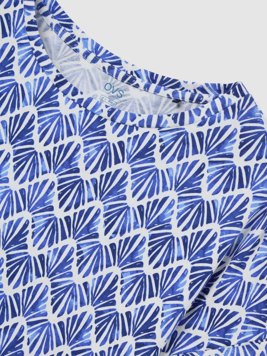 Short-sleeved T-shirt with blue zig-zag pattern_5