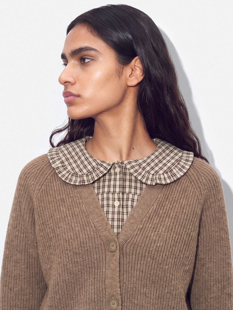 Cardigan marrone in lana elasticizzata con scollo profondo a V over fit_2